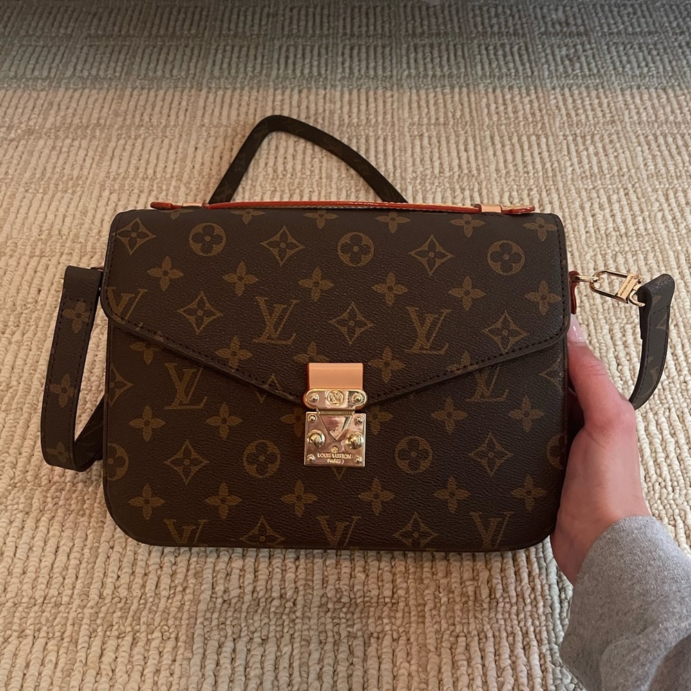 Woman’s Crossbody Purse